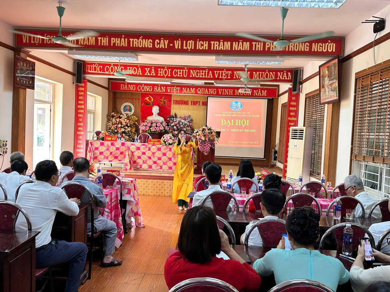 z6819439273085 36879baf3be1e84549969e7a025801f1